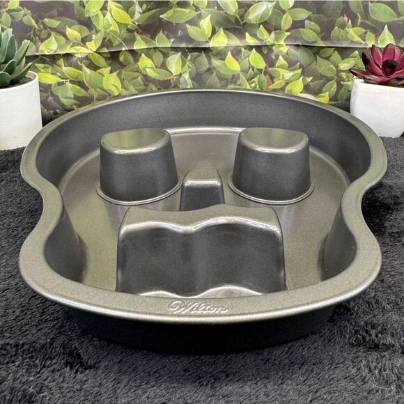 Wilton Skull Cake Pan – Spooky Halloween Bakeware - Picture 6 of 16